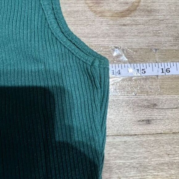 NWT‎ Monrow Gal Green Brushed V Neck Tank Top Medium ribbed - Picture 7 of 10